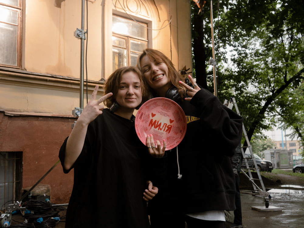 Столкновение мировоззрений и поколений: стартовали съемки комедийного сериала «Миля»