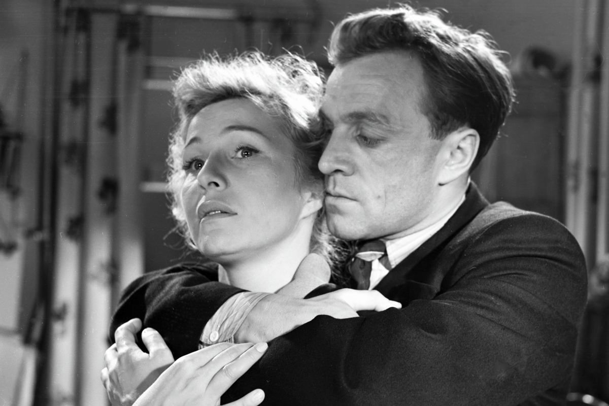 Деревни, заводы и советские любовные страсти: не пропустите четыре фильма о трудовых людях на канале «Любимое»