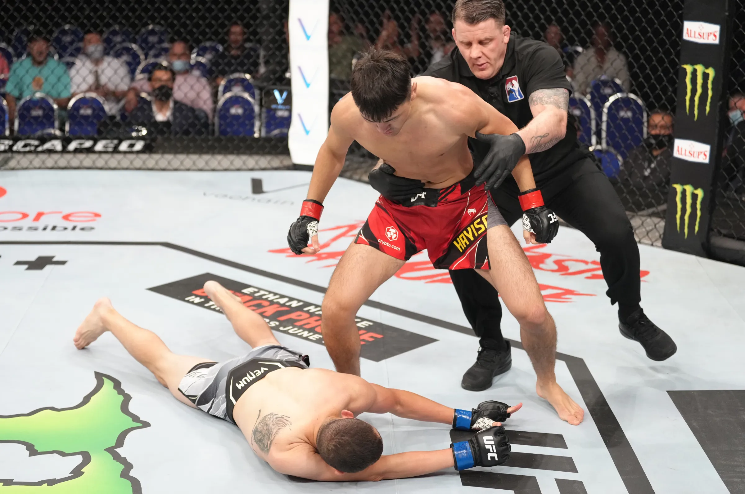 Гарсия дерётся с Онамой, Кортес-Акосту проверит Делия: смотрим UFC Fight Night 263 на канале «МАТЧ!»