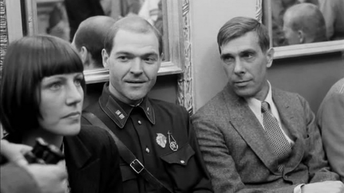 Бесстрашные служивые мужики: драма «Мой друг Иван Лапшин» на канале «Любимое» рассказывает о суровой, но честной жизни мастеров довоенного угрозыска