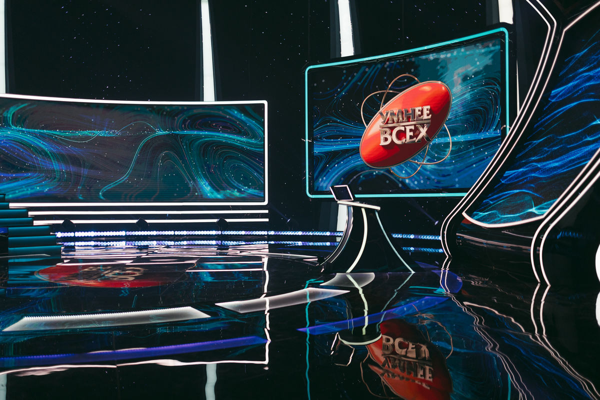 Своим умом: на телеканале «Пятница!» стартует новый сезон телеигры «Умнее всех»