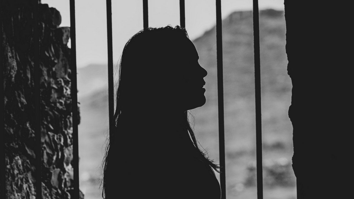 Небо в клеточку: шоу «Отсидевшая в 16» оказалось фейком, но в него все равно веришь