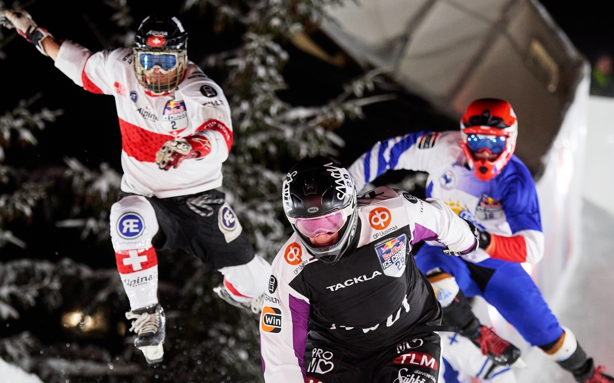 Зимний экстрим под Питером: смотрим «Кубок двух столиц» по скоростному спуску на коньках на канале «Спортивный»