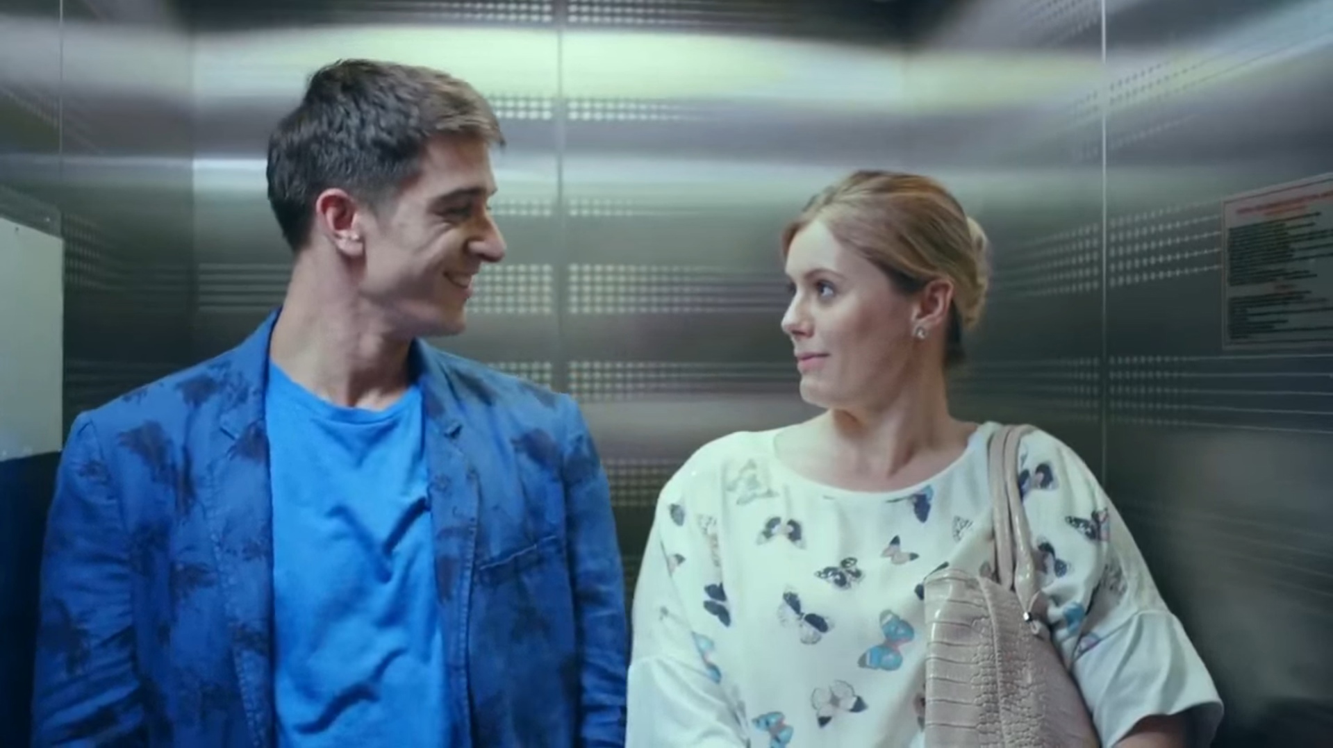 Красавец и психологиня: юморная мелодрама «Интим не предлагать» на канале «Душевное» рассказывает о спонтанном союзе мажора и необычной девушки