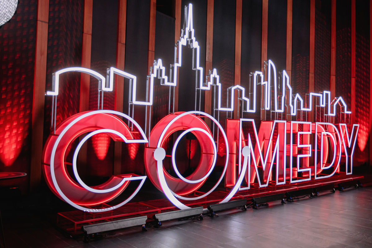 Именитые гости и еще одна свадьба Гарика Харламова: на ТНТ выходит новый выпуск юбилейного сезона Comedy Club