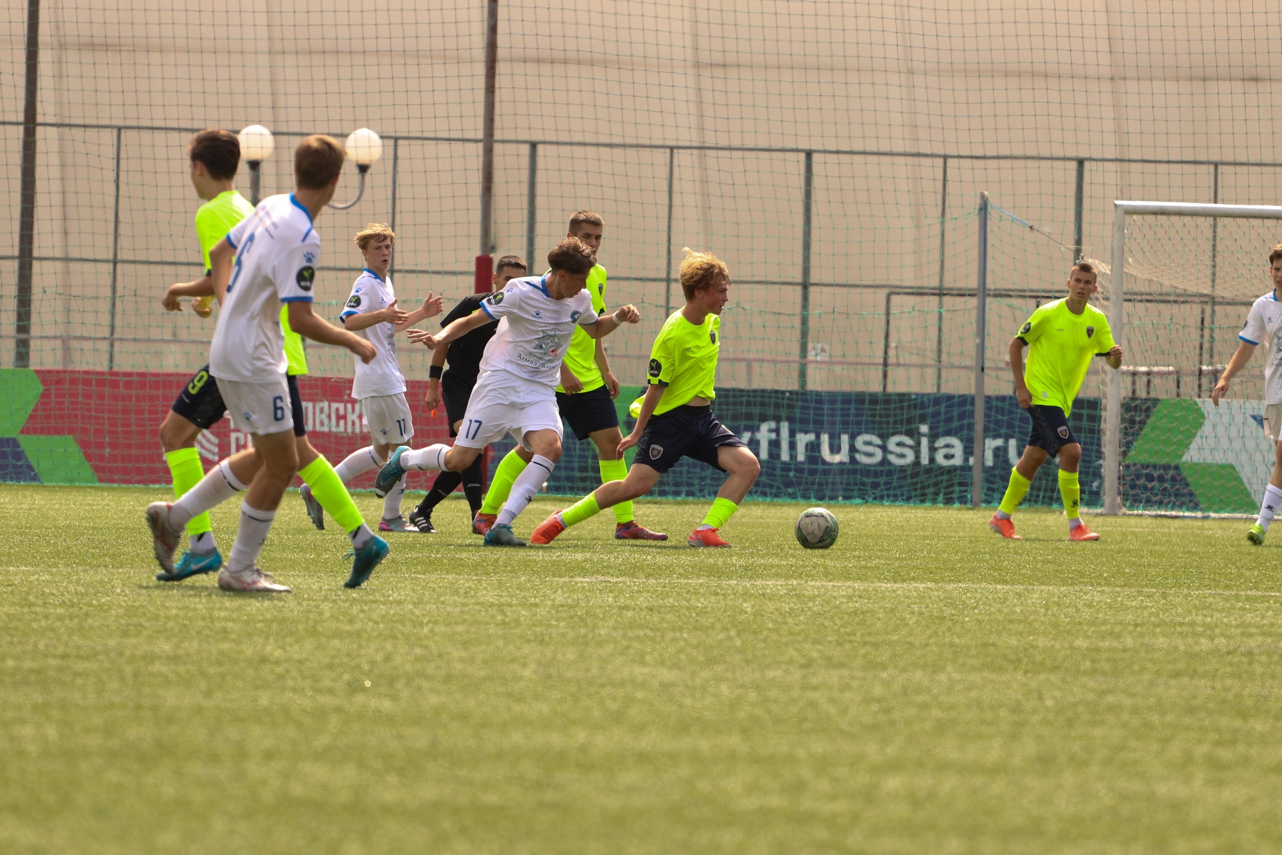 В субботу наблюдаем футбольные игры «Строгино» – «Чертаново» в ЮФЛ на канале «Мяч»