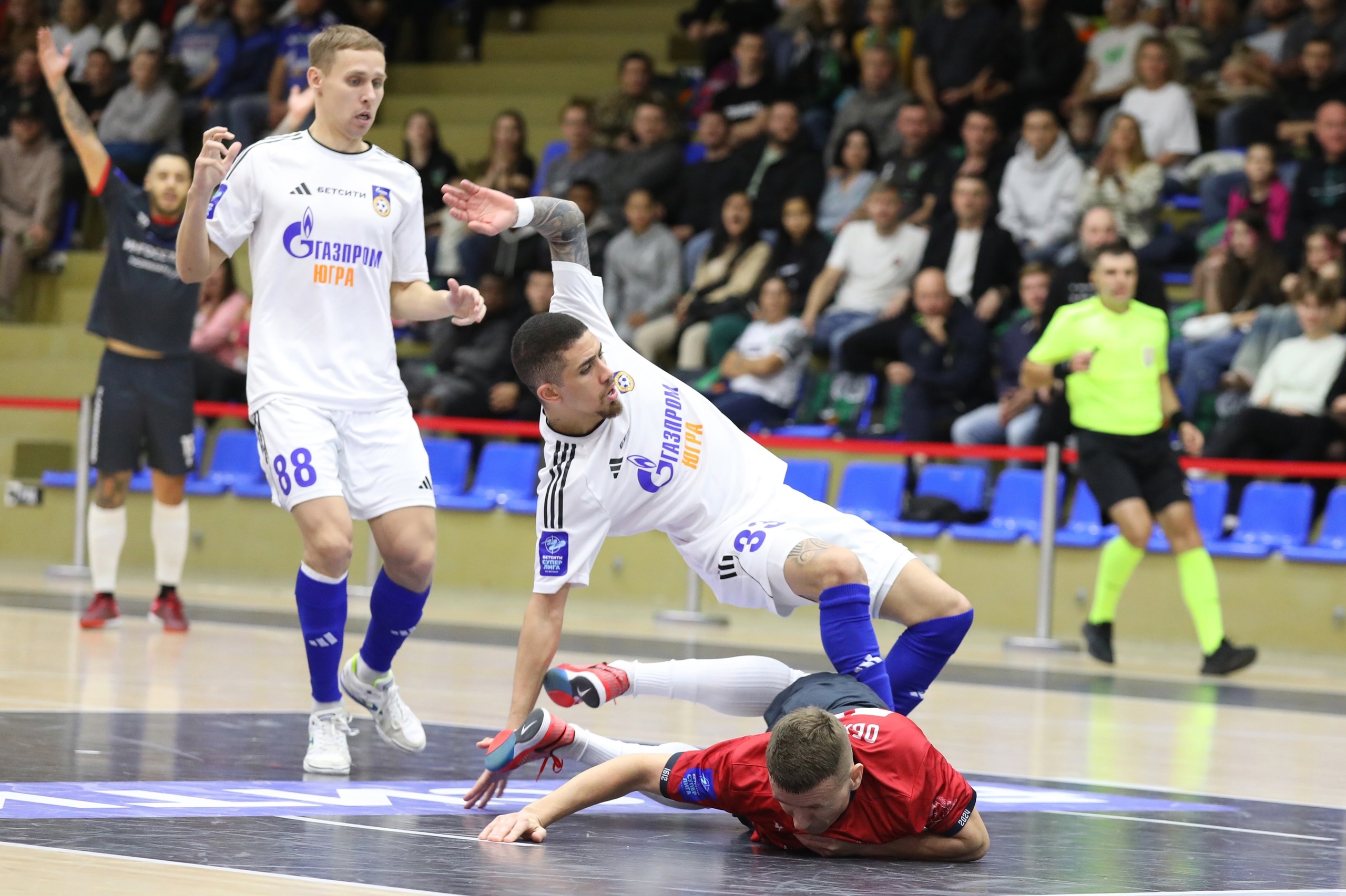 Чемпион начинает настигать: смотрим 8-й тур футзальной суперлиги на каналах «Мяч», «ТВ Спорт» и «Большой Эфир»