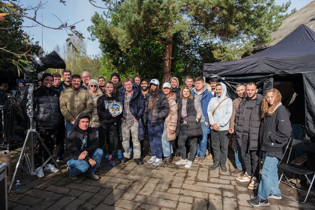 Возраст любви не помеха: начались съемки комедийного сериала «Макрон» с Мариной Александровой и Кузьмой Сапрыкиным