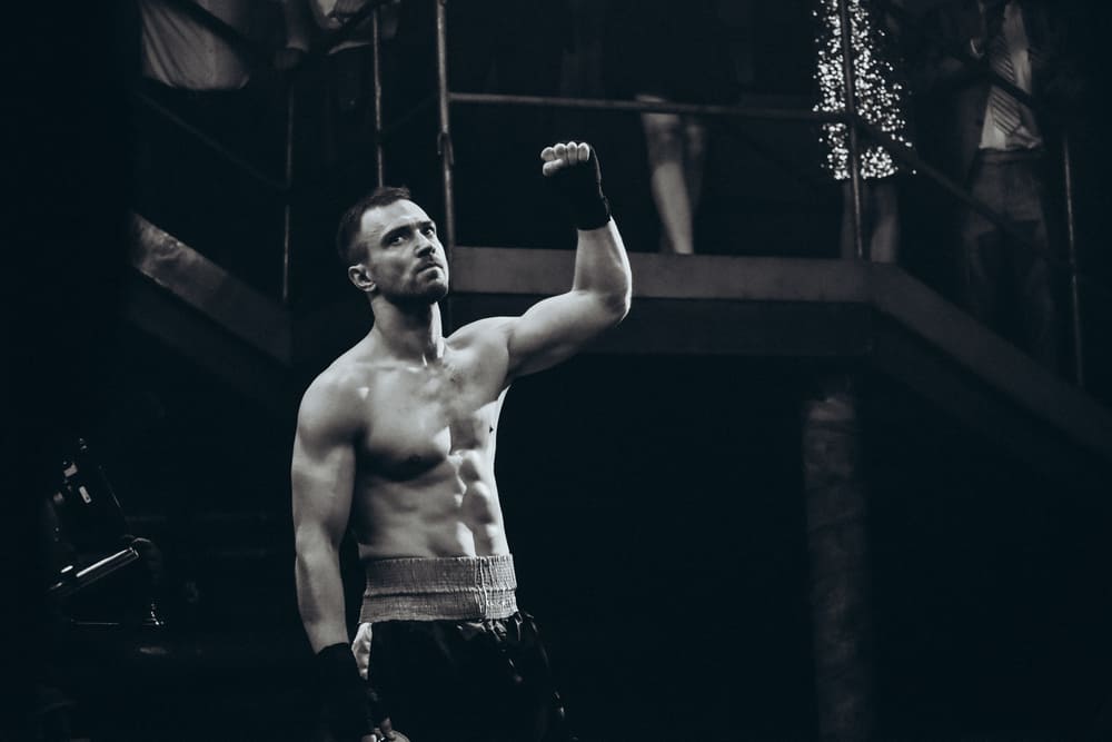 Подарить надежду детям: в Сети вышла спортивная драма о бывшем боксере «Панчер»