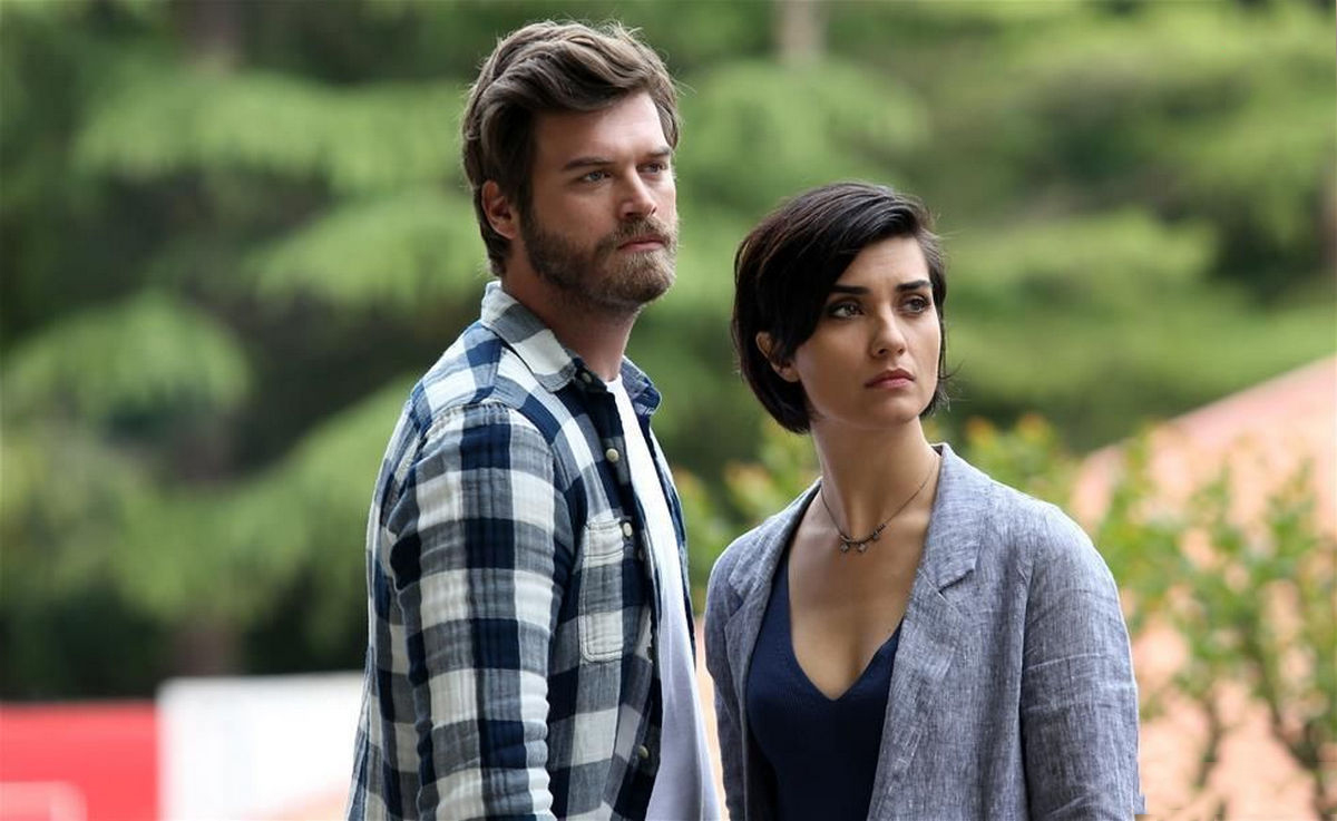 На российском ТВ стартует показ турецкого сериала «Отважный и красавица» с Кыванчем Татлытугом и Тубой Бюйюкюстюн