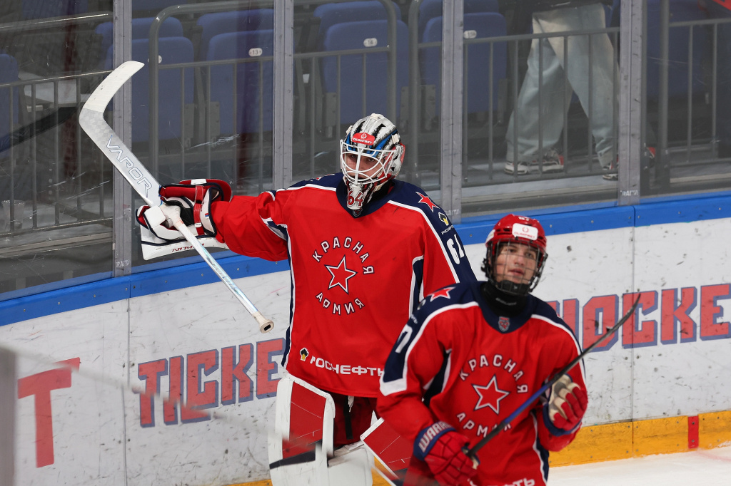 «Динамо» и «Армия» гонятся за «Локо», «Ястребы» опережают «Ирбис»: смотрим игры Молодежной хоккейной лиги на каналах «Хоккей ТВ» и «Триколор Спорт»
