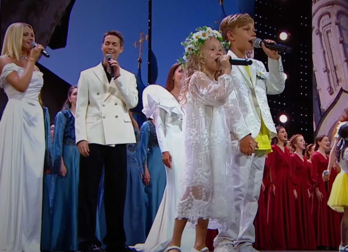 Первый канал покажет большой концерт в честь Дня семьи, любви и верности