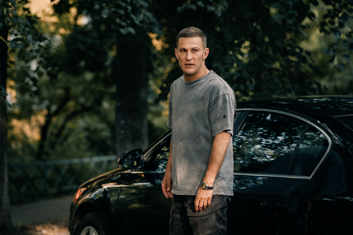 Положительный персонаж: актер Павел Чинарев о роли в сериале «Домохозяин» канала СТС