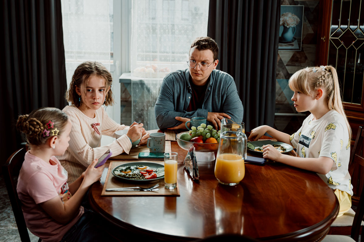 Известна дата: СТС рассказал, когда покажет в своем эфире премьеру третьего сезона новых «Папиных дочек»