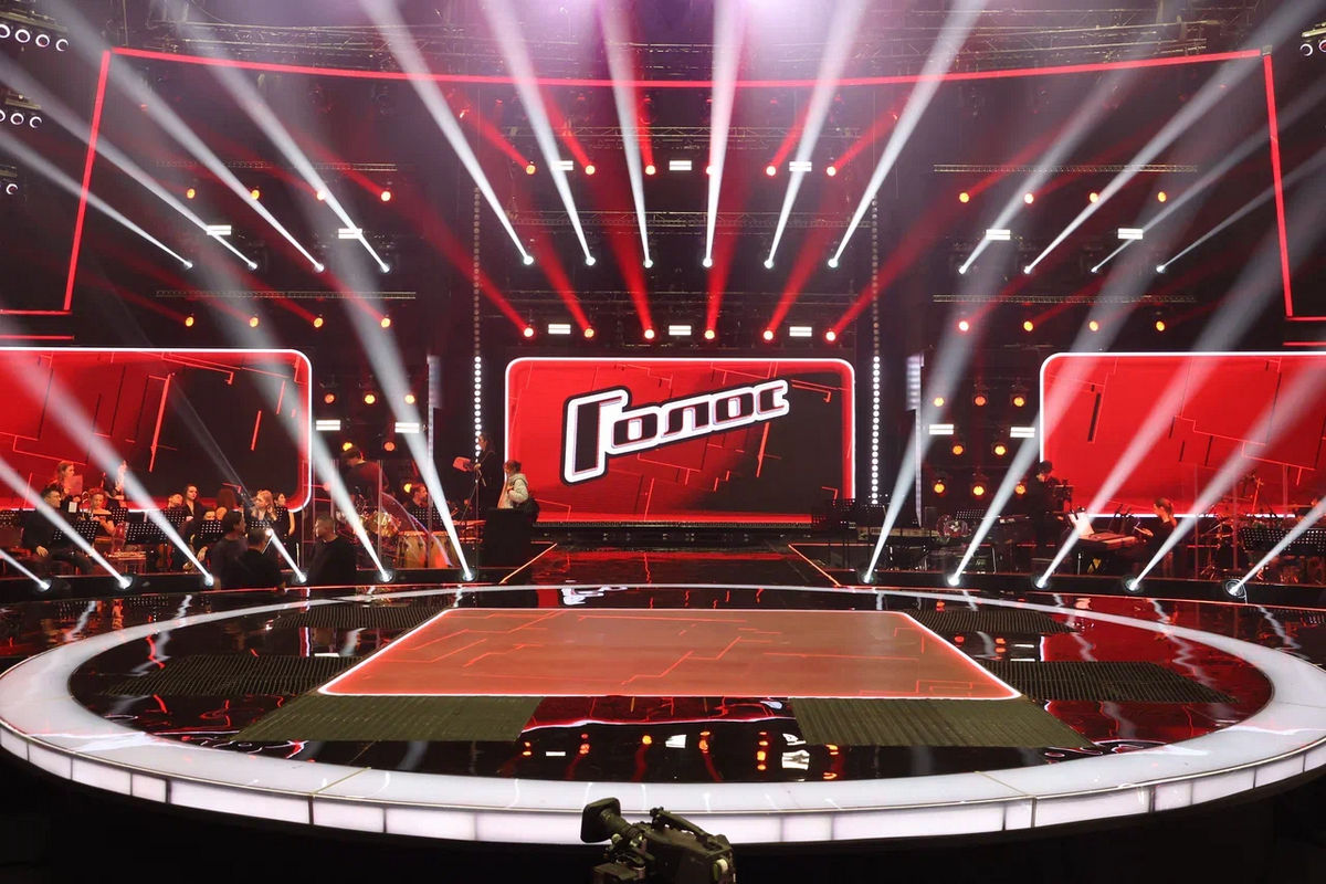 Останутся сильнейшие: на Первом канале в вокальном шоу «Голос» начинаются поединки