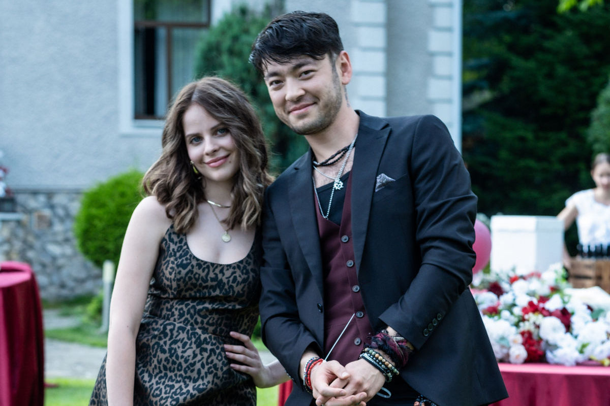 От нежности до дерзости: стартовали съемки нового сериала «Циники» про коучей в психологии отношений