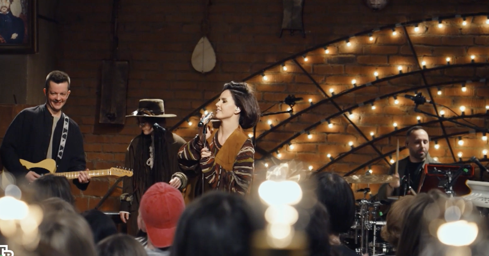 Бери и беги, береги: певица Zivert споет свои хиты и новинки на «Квартирнике НТВ у Маргулиса»