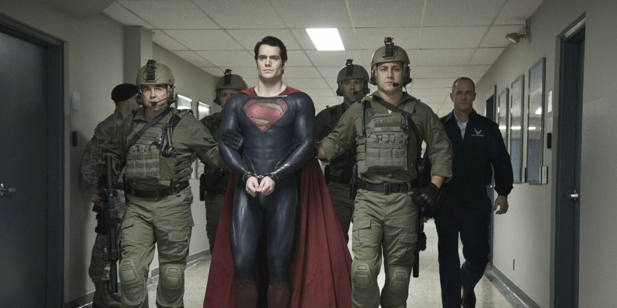 Человек из стали на Остросюжетном HD