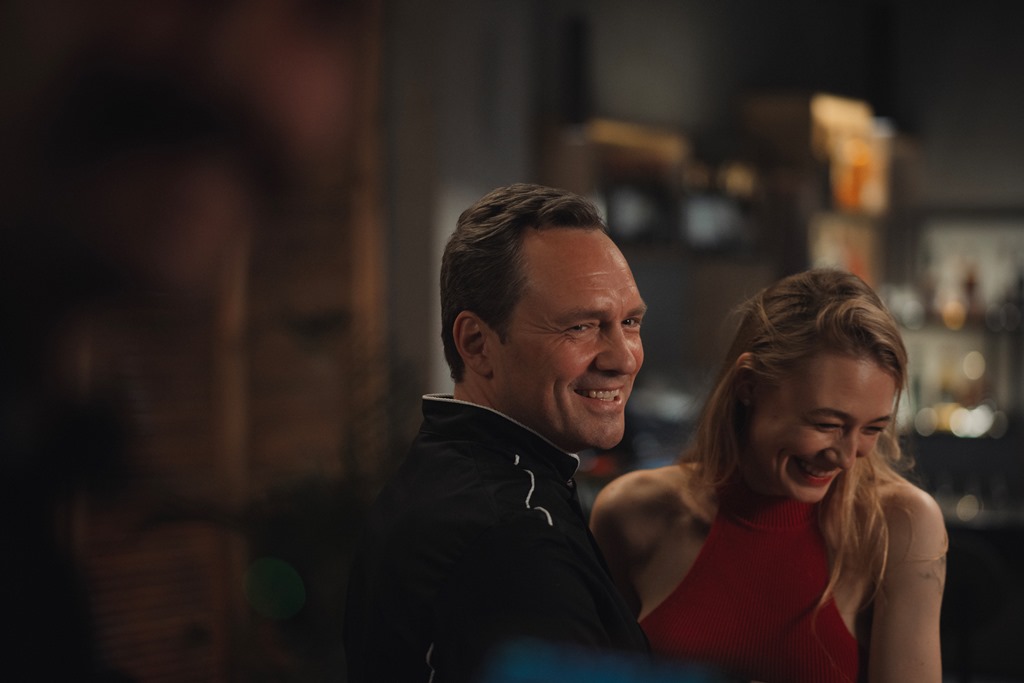 История про ненужных людей: начались съемки сериала «Неверные» с Оксаной Акиньшиной