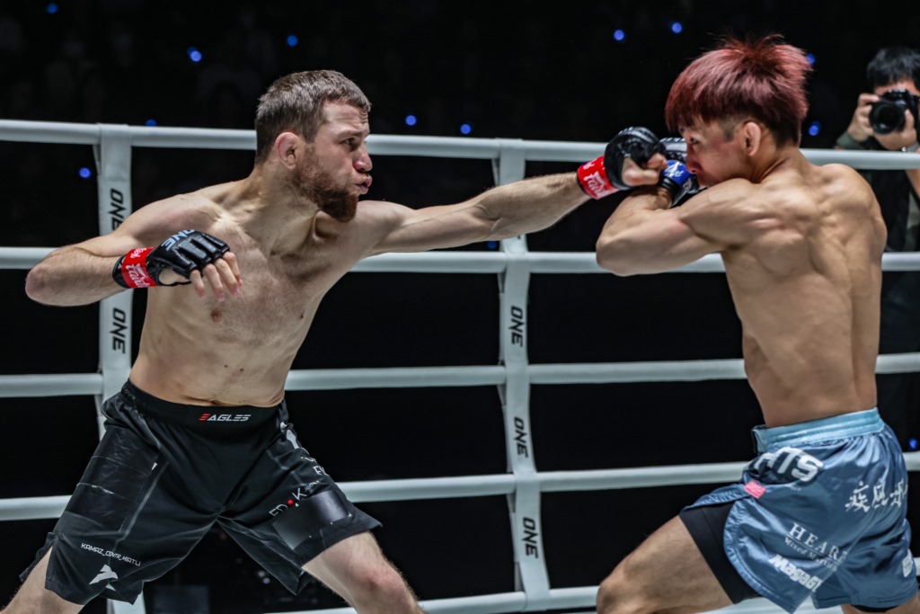 Балыко против Линекера, Малачиев бьется с Масуньяне: не пропустите ночной турнир лиги ONE на «МАТЧ!»