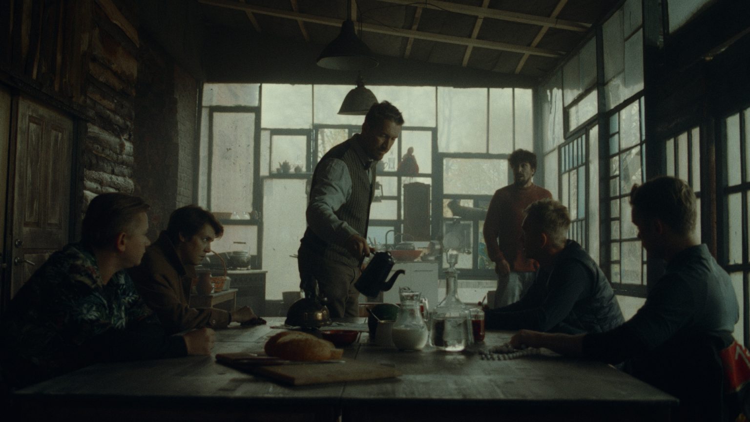 Экранизация про постапокалипсис: снимается сериал «Молодые и сильные выживут» по роману писателя-фантаста