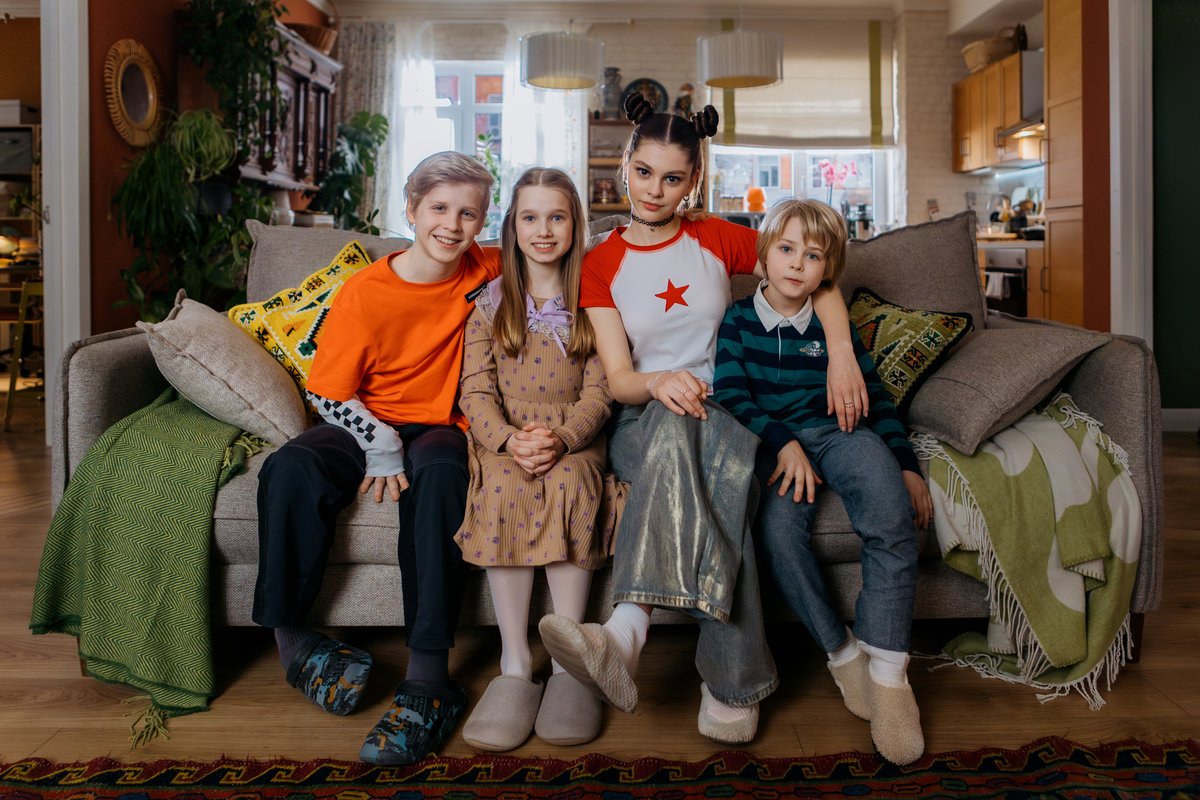 Новый комедийный сериал «Одни дома», стартующий на «Солнце», обещает стать настоящим хитом