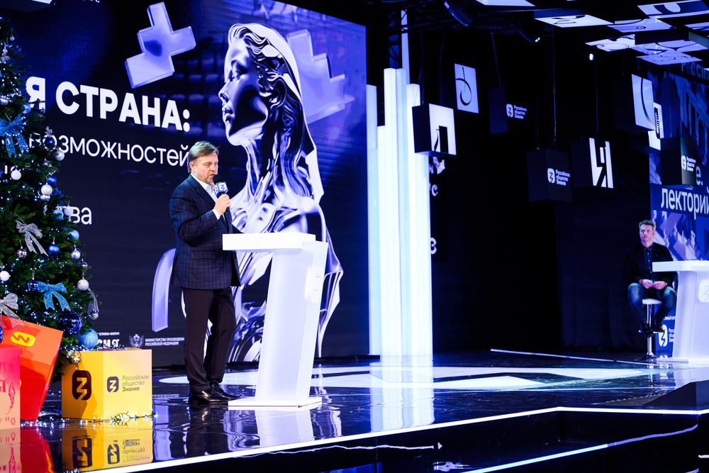 Выделять субсидии и развивать: на форуме «Россия» предложили создать телеканал для регионального кино