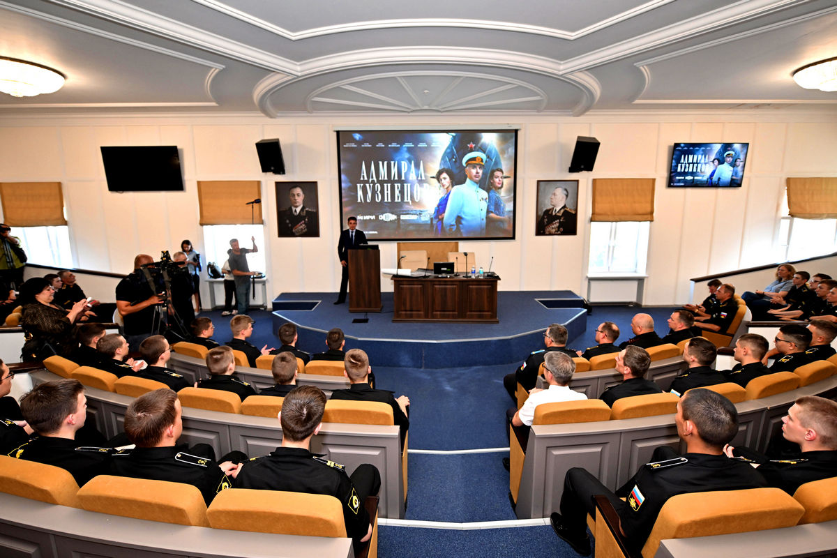 История человека – история ВМФ: Игорь Петренко представил фильм «Адмирал Кузнецов» нахимовцам в Петербурге