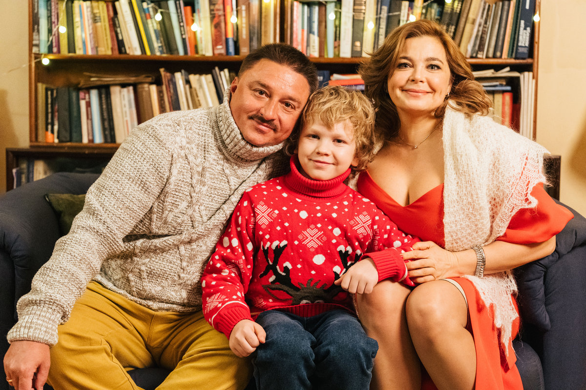 А у него лапки: канал СТС сегодня покажет новогоднюю комедию «Мое собачье дело» с Максимом Лагашкиным