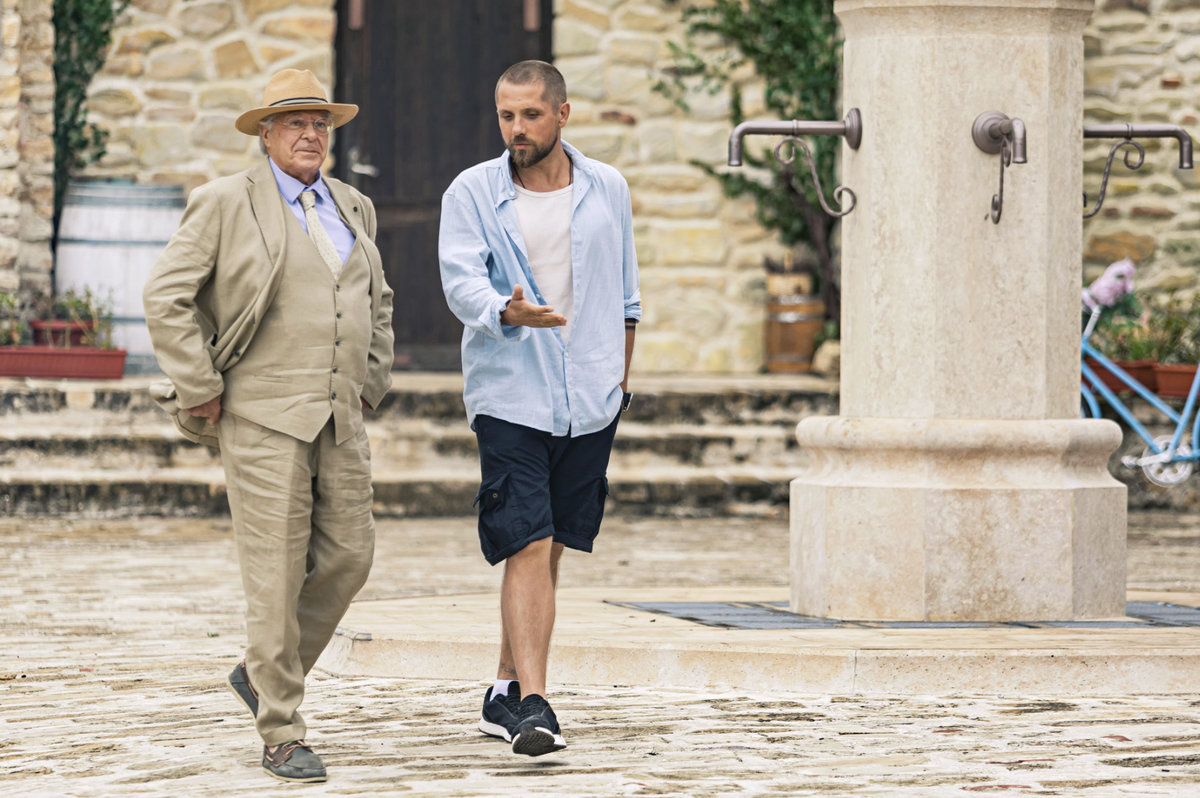 Священник, винодел, любовник: семь главных ролей Романа Маякина