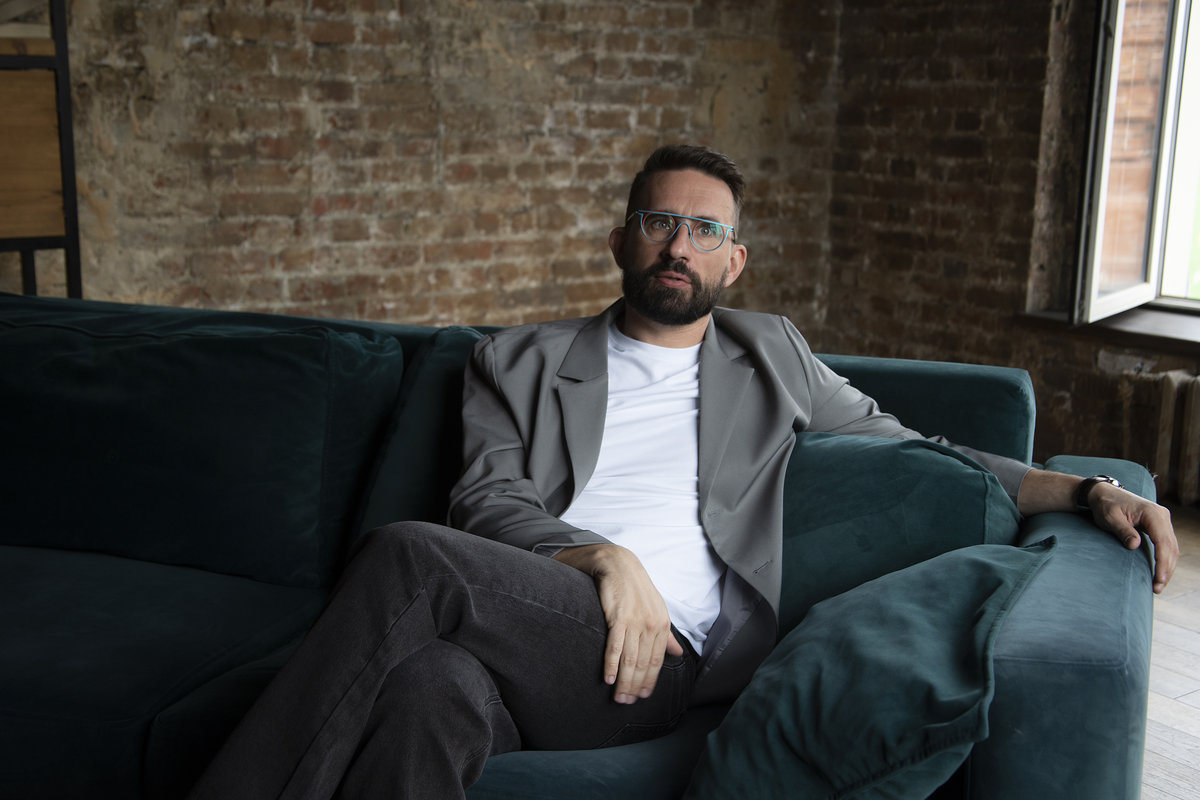 «Странный жанр»: Константин Маньковский – о сериале «Нам покер», азарте и экшене в кино и жизни