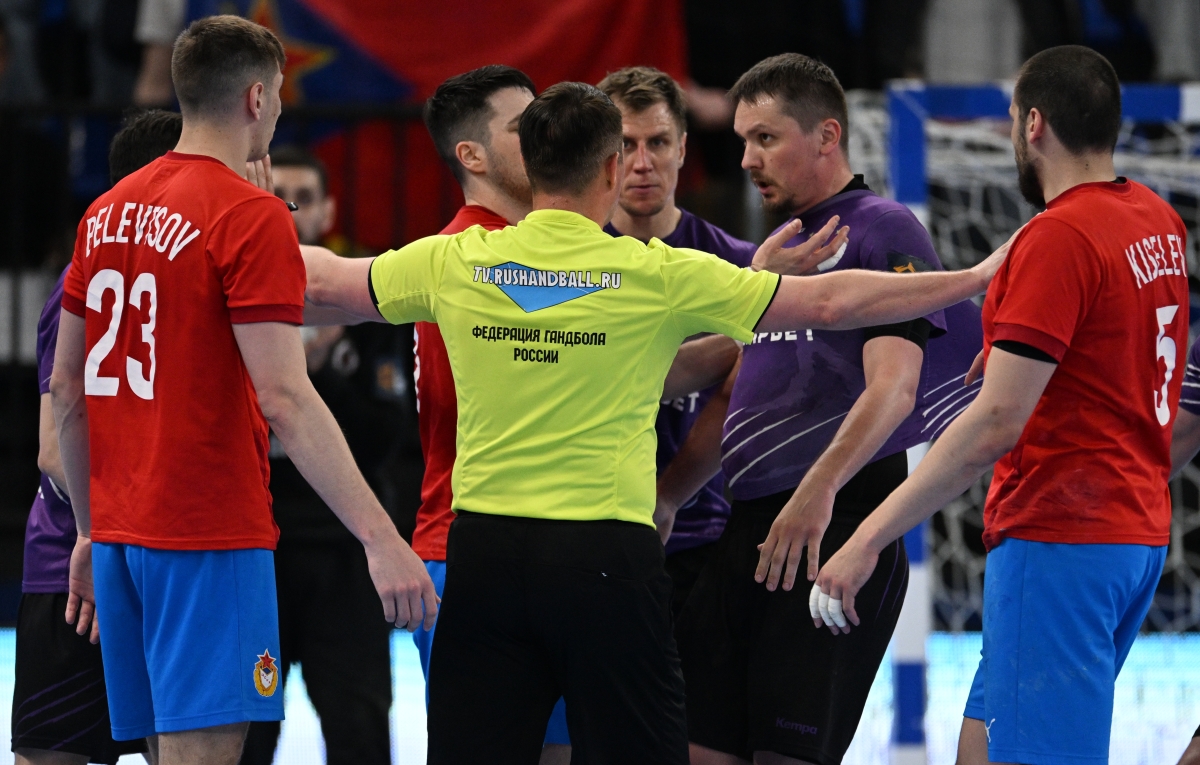 Битва гигантов в конце регулярного чемпионата: смотрим гандбольный топ-матч ЦСКА – «Чеховские Медведи» на канале «ТВ Спорт»