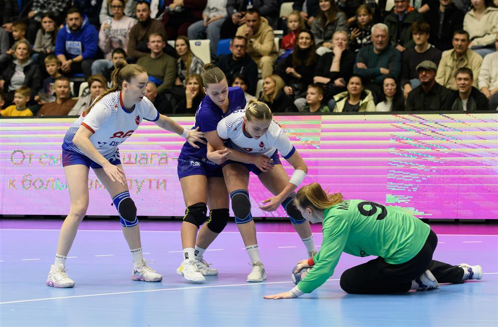 Всего три шага до конца: смотрим женский гандбольный матч ЦСКА – «Луч» на канале «Мяч»