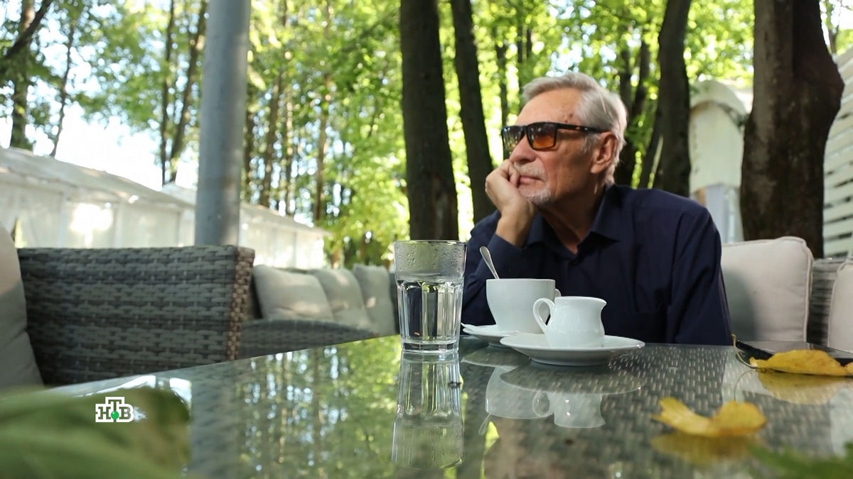 Премьера «Гамлета», судьбоносный выбор Александра Михайлова и знаменитый голос эпохи: что будет в программе «Однажды…» на НТВ