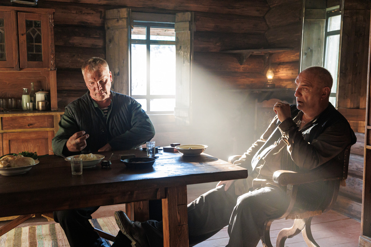 Опубликованы новые кадры детектива НТВ о последствиях массовой амнистии в СССР «Горький 53» с Балуевым и Климовой