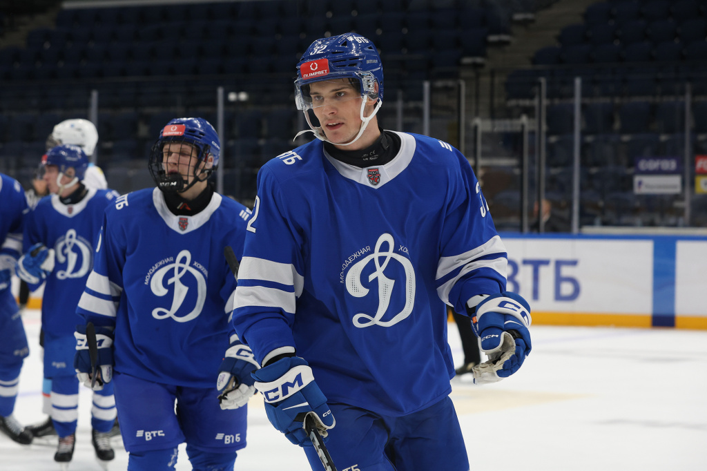 «Лисы» впереди, «Локо» рядом, москвичи идут толпой: матчи Молодежной хоккейной лиги на каналах «Хоккей ТВ» и «Триколор Спорт»