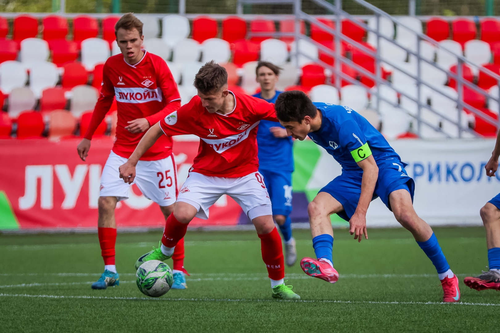 Тут уже много юных звезд: смотрим матчи «Спартак» – «Зенит» 27-го тура ЮФЛ на каналах «ТВ Спорт» и «Триколор Спорт 3»