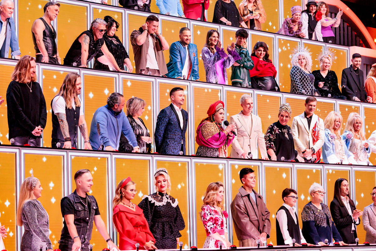 Гостья и эксперт – Надежда Бабкина: на канале «Россия 1» выходит третий выпуск шоу «Ну-ка, все вместе! Хором!»