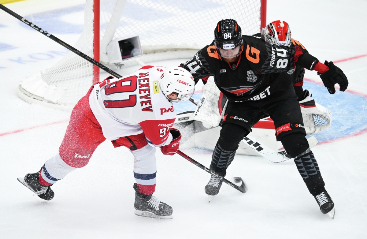 Пока у грандов плотная борьба: 1/2 Кубка Гагарина «Авангард» – «Локомотив» и «Ак Барс» – «Металлург» на «МАТЧ!»