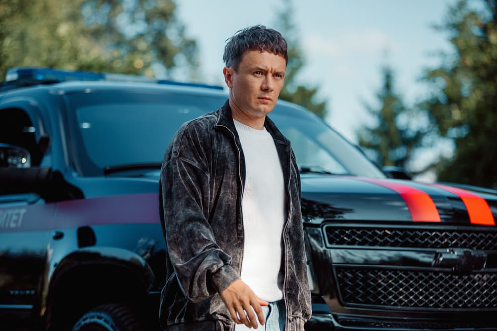 Паранормальная комедия: стартовали съемки сериала «Зовите Витю!» с Александрой Бортич и Ильей Соболевым