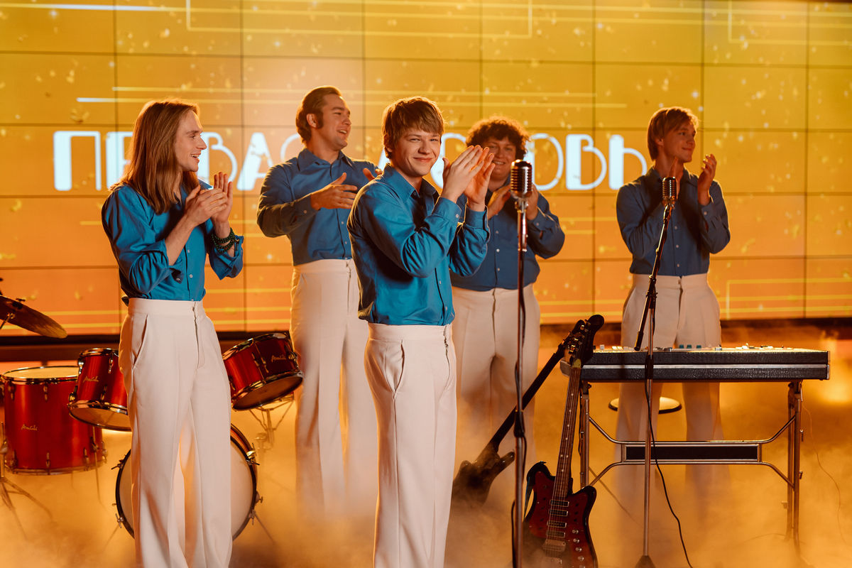 Льются песни: почему новый сериал «ВИА "Васильки"» так популярен у зрителей