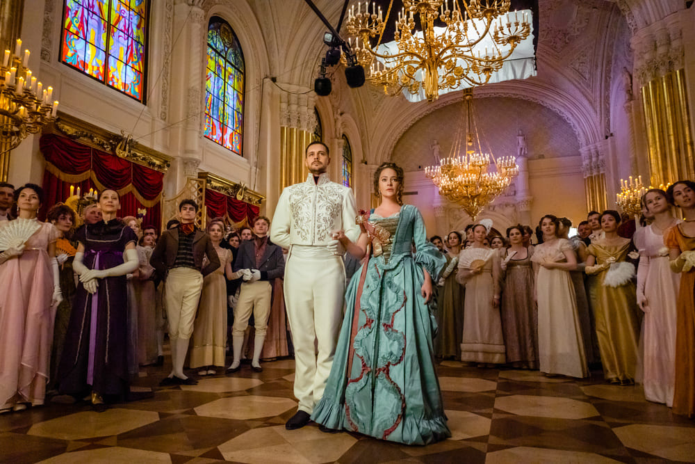 Золотая молодежь и русские усадьбы: когда и где в Сети состоится премьера фильма «Холоп-2»