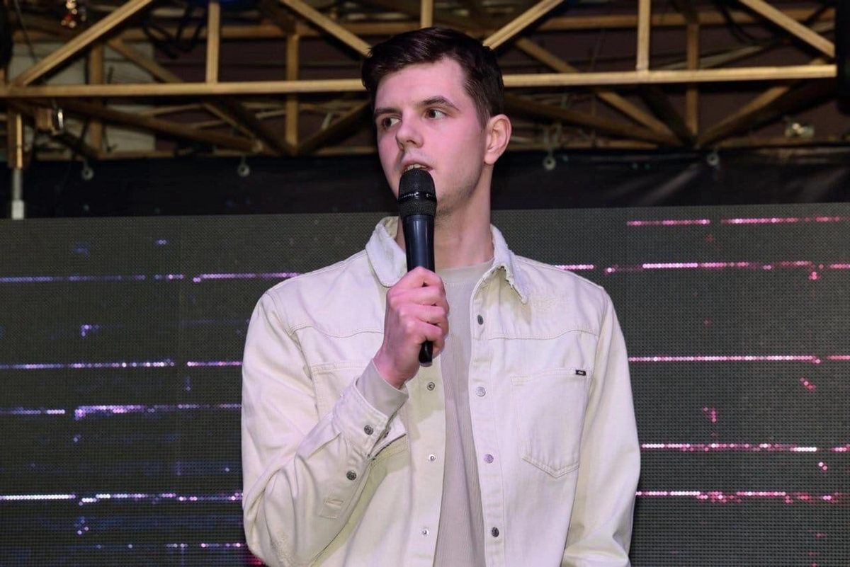 «В стендап я пришел на спор»: победитель первого сезона «Всероссийской лиги юмора» Дмитрий Демченко – о страхах, искренности и неожиданном миллионе