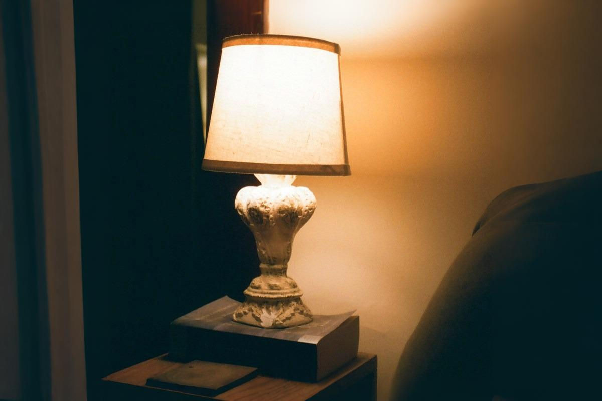 Как улучшить качество сна с помощью ночника