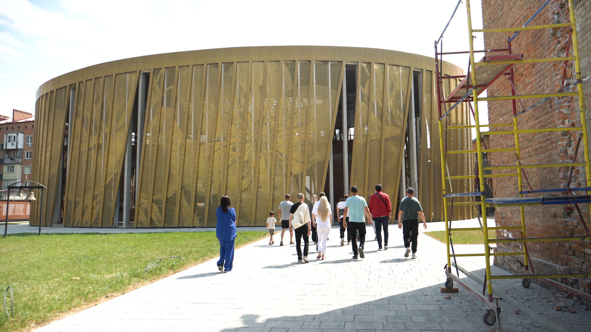 Город памяти: участники тревел-шоу «Всюду буду» посетили город Беслан