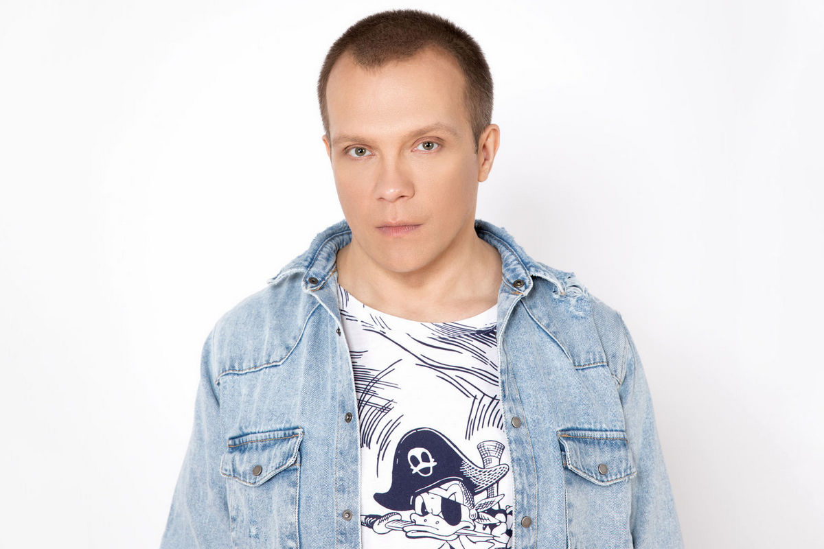 «Жить так, чтобы не жалеть»: DJ Грув о комедии «Маме снова 17», трендах в музыке и подростках