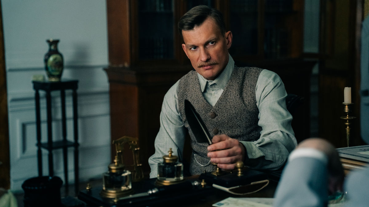 «Не живу как знаменитость»: актер Петр Рыков о «Злых людях» на НТВ и любви без поцелуев