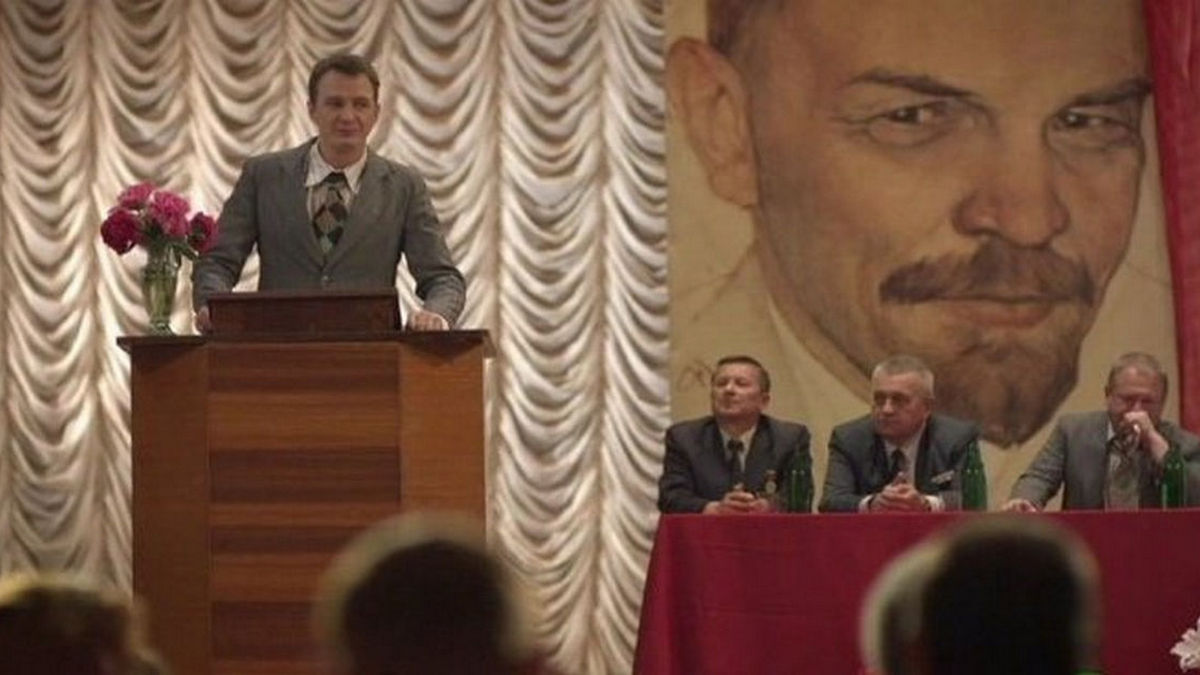 Побег от алкоголизма в советское прошлое: сериал «Назад в СССР» на канале «Душевное» рассказывает о путешествии бизнесмена в 1975 год