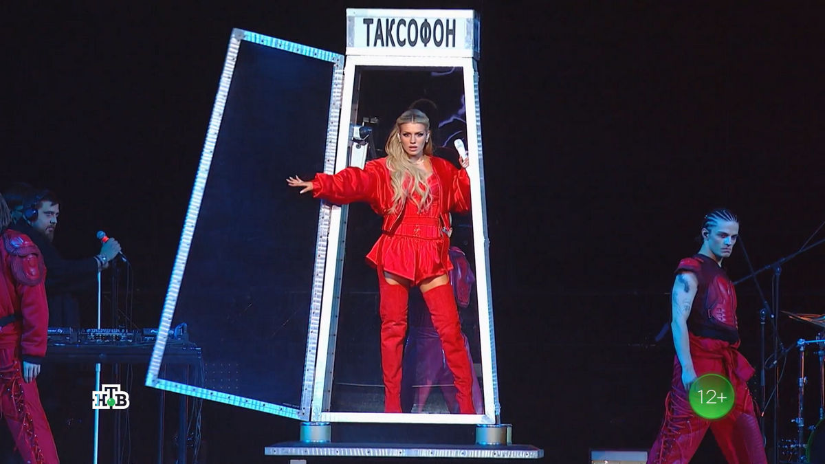 На НТВ эксклюзивно выходит телеверсия первого сольного концерта Люси Чеботиной «Первая леди»