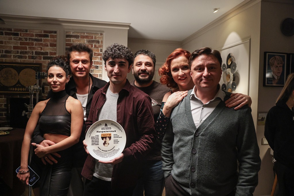 Из жизни семейных пар: «Кинокомпания братьев Андреасян» снимает комедию «Неприличные гости»